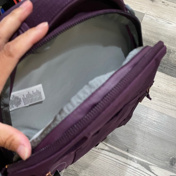 The North Face Recon Backpack Blackberry Rose Gold - Picture 7 of 10